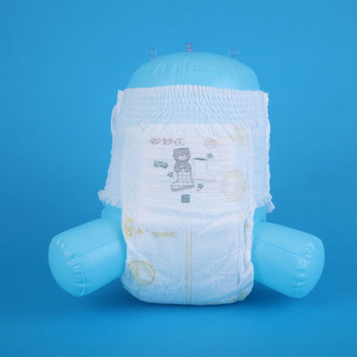 Zachte nowoven frabieke luiers voor baby's in een handige pull-up stijl