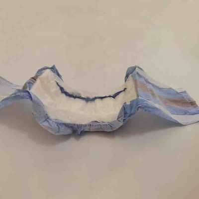 Houd uw mannetje schoon en droog met onze wegwerp luier staart gat verstelbare grootte